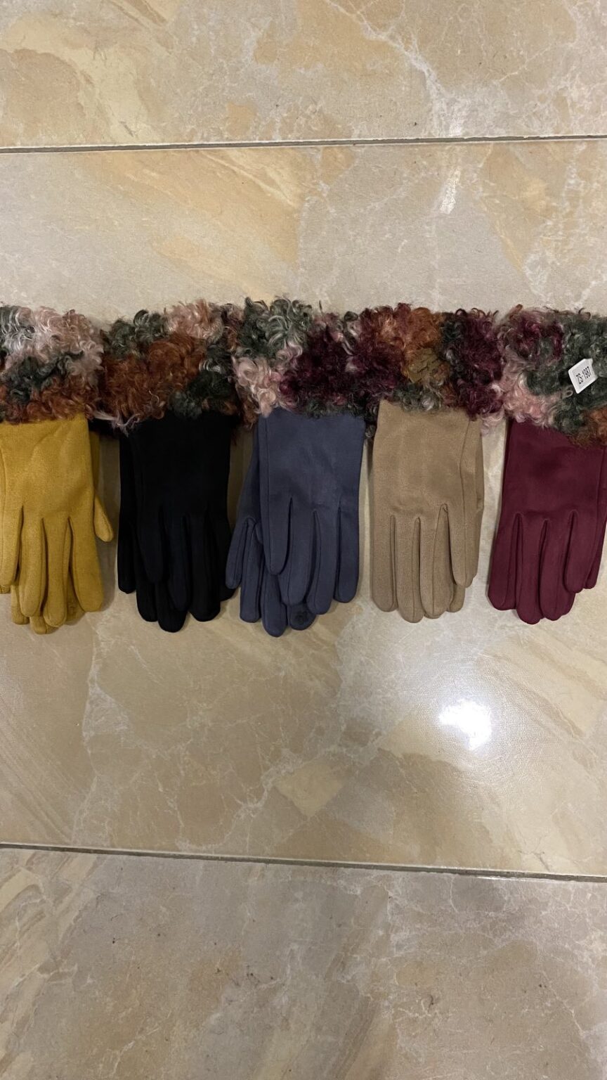 Дамски велурени ръкавици с астраган Fashion