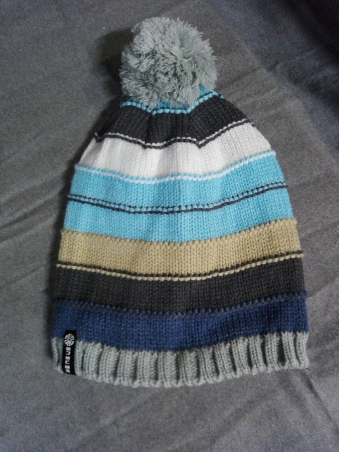 Плетена шапка с надписи SN.SU.SK