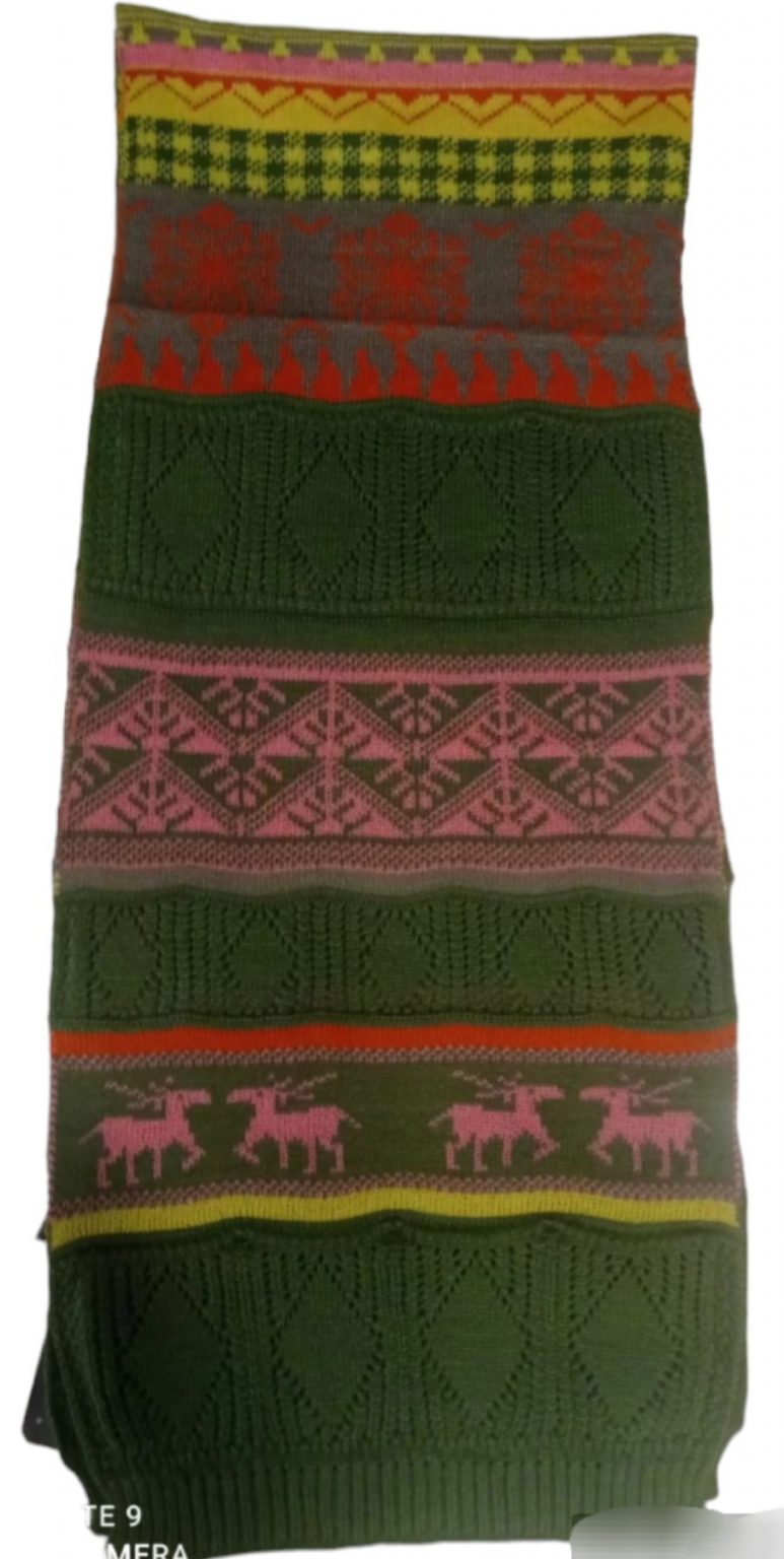 Многоцветен плетен вълнен шал на елени