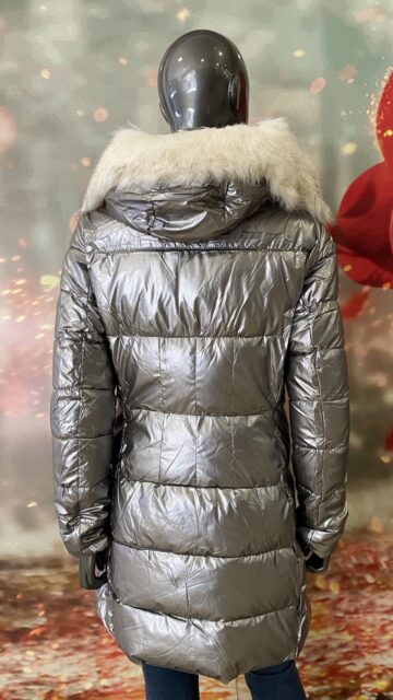 Елегантно зимно лъскаво яке с качулка - 3