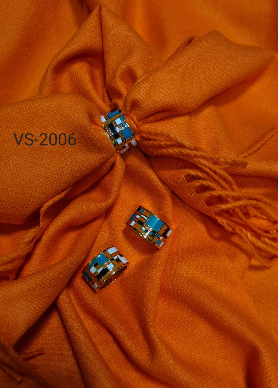 Стилен аксесоар за шал 2006